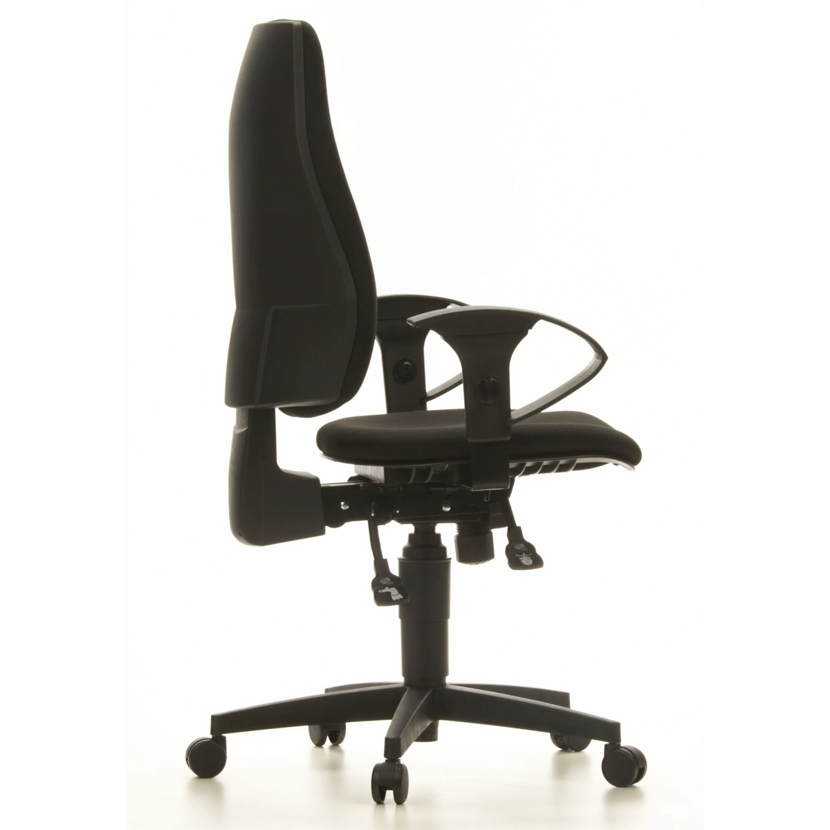 Silla de oficina profesional SYDNEY PRO negra con reposabrazos y base de cinco ruedas de Topstar – vista de 360° (vista lateral 100°)