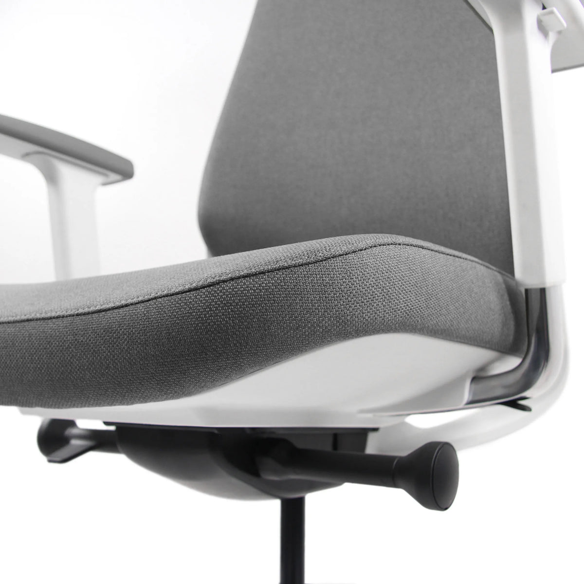 Asiento y respaldo grises de la Silla de oficina profesional CHIARO T4 WHITE de hjh OFFICE