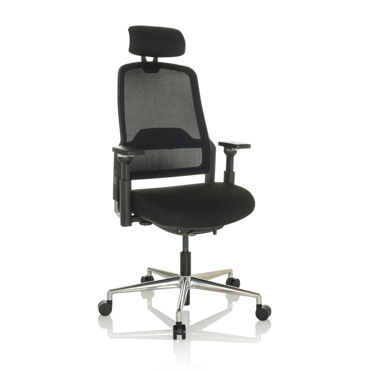 Silla de oficina profesional TERARO AX negra con respaldo de malla, reposacabezas y base de cinco ruedas de hjh OFFICE – vista de 360° (vista frontal en diagonal 30°)