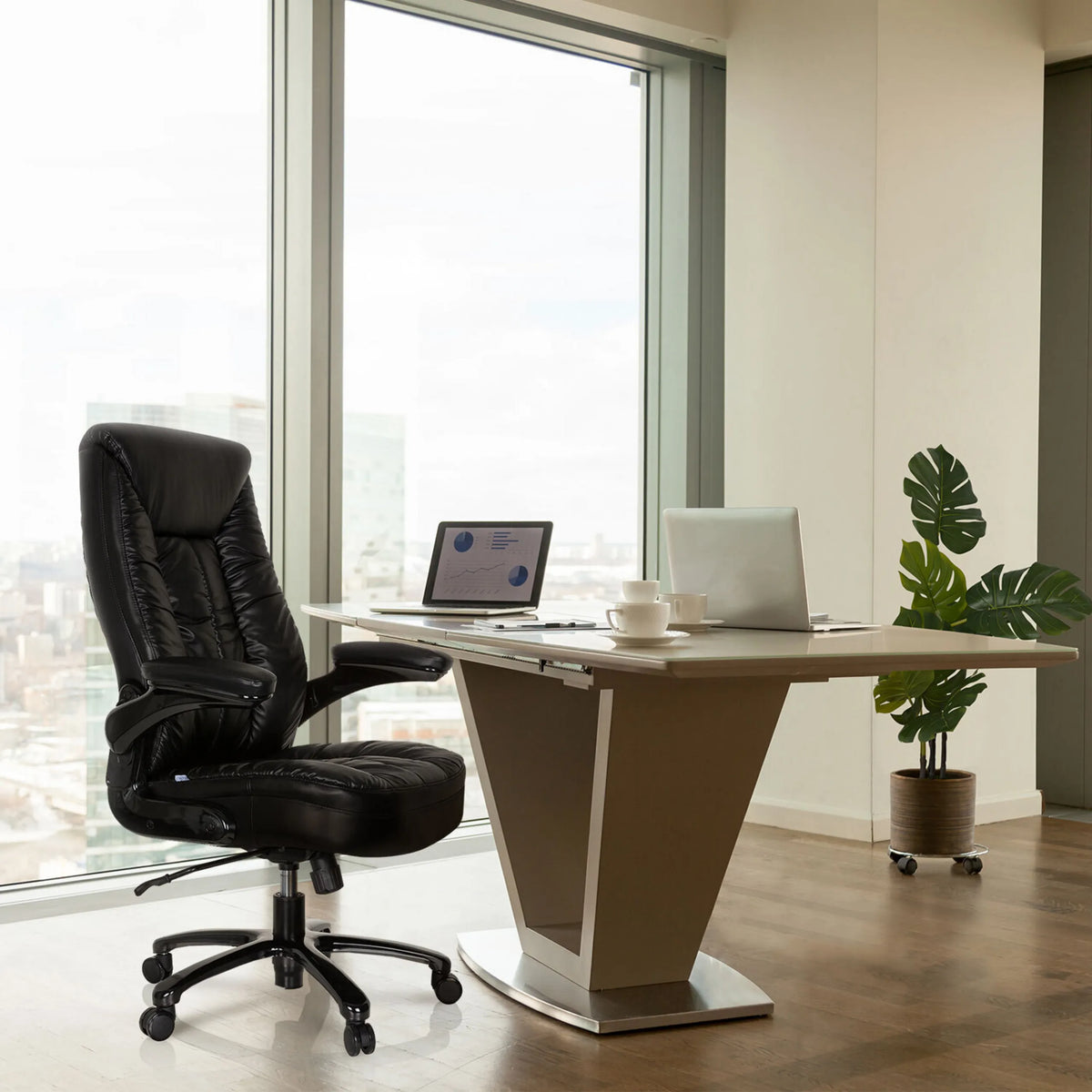 Silla giratoria XXL INSTRUCTOR III negra de cuero con respaldo alto y reposabrazos de hjh OFFICE