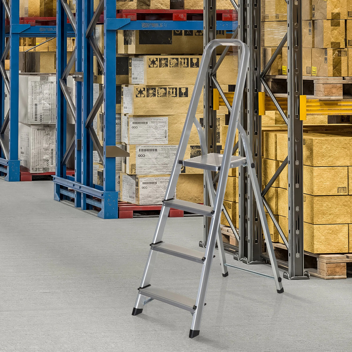 Escalera plegable de aluminio SOLID II con cuatro peldaños y barra de seguridad de hjh OFFICE