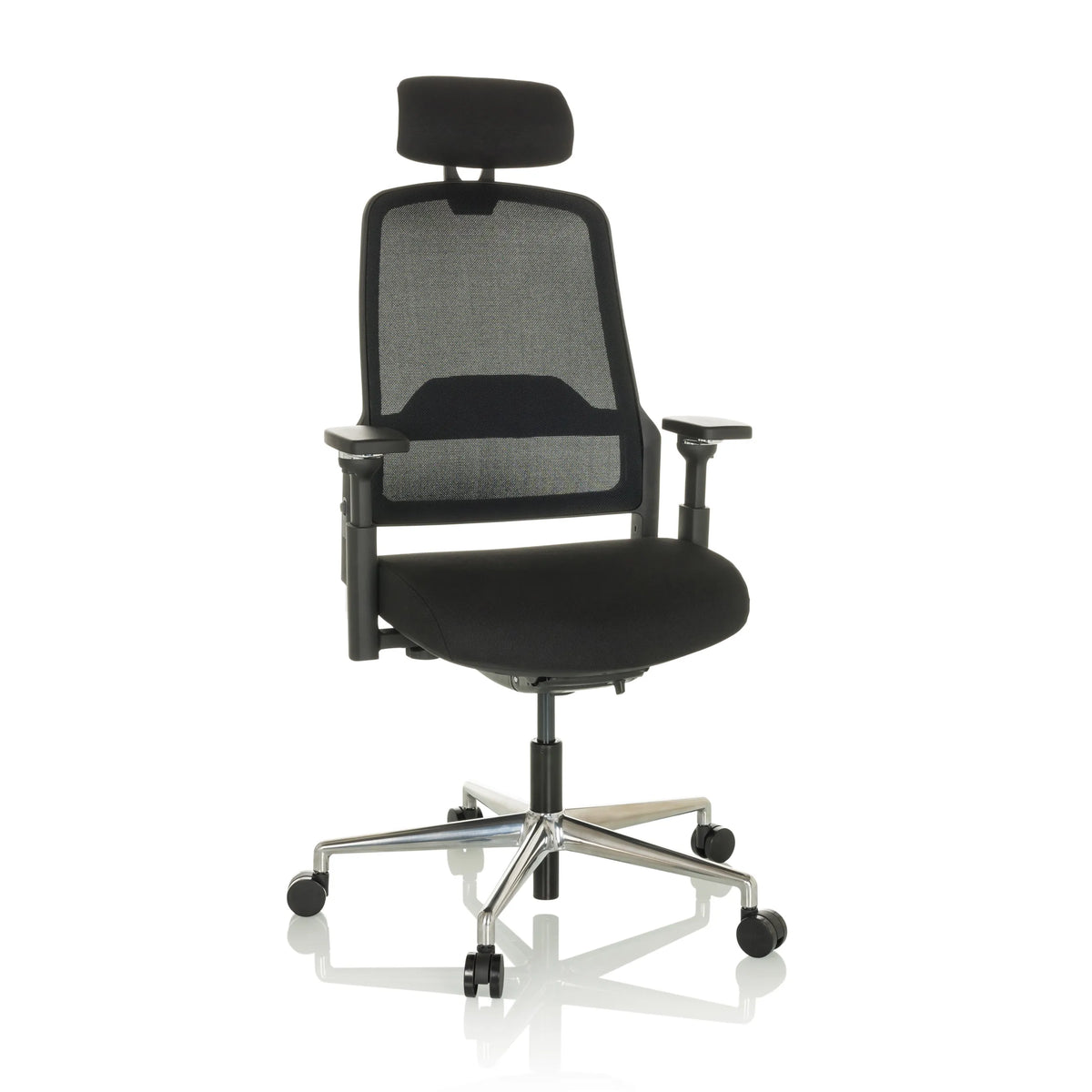 Silla de oficina profesional TERARO AX negra con respaldo de malla, reposacabezas y base de cinco ruedas de hjh OFFICE – vista de 360° (vista frontal 15°)