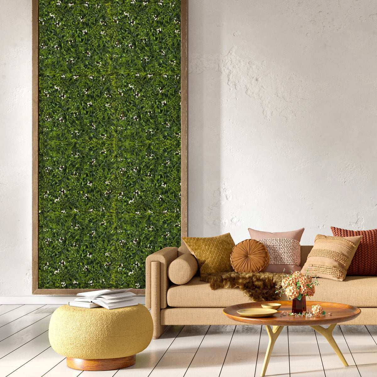 Estera vegetal verde MORE GREEN I como cuadro en una sala de estar con sofá y mesa auxiliar de hjh OFFICE
