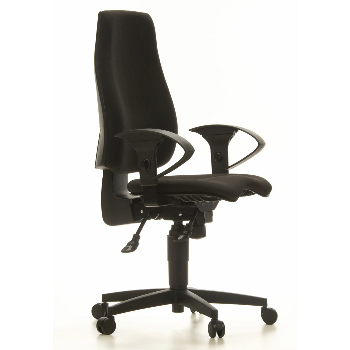 Silla de oficina profesional SYDNEY PRO negra con reposabrazos y base de cinco ruedas de Topstar – vista de 360° (vista frontal en diagonal 60°)