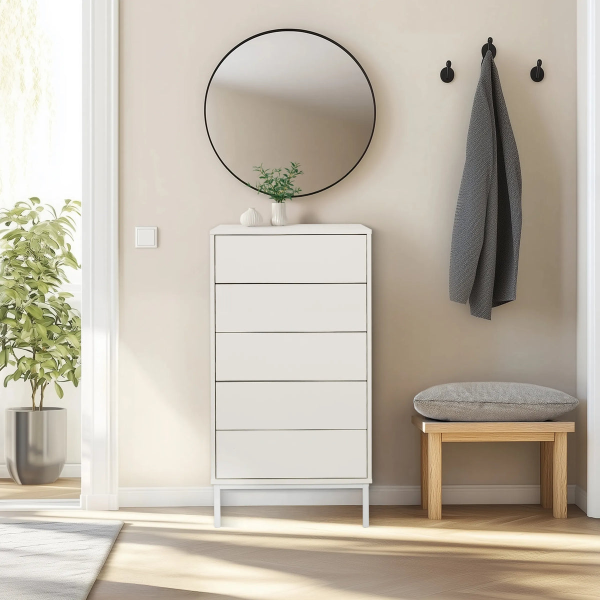 Cómoda blanca BJORDAL con cinco cajones en una habitación luminosa de hjh LIVING