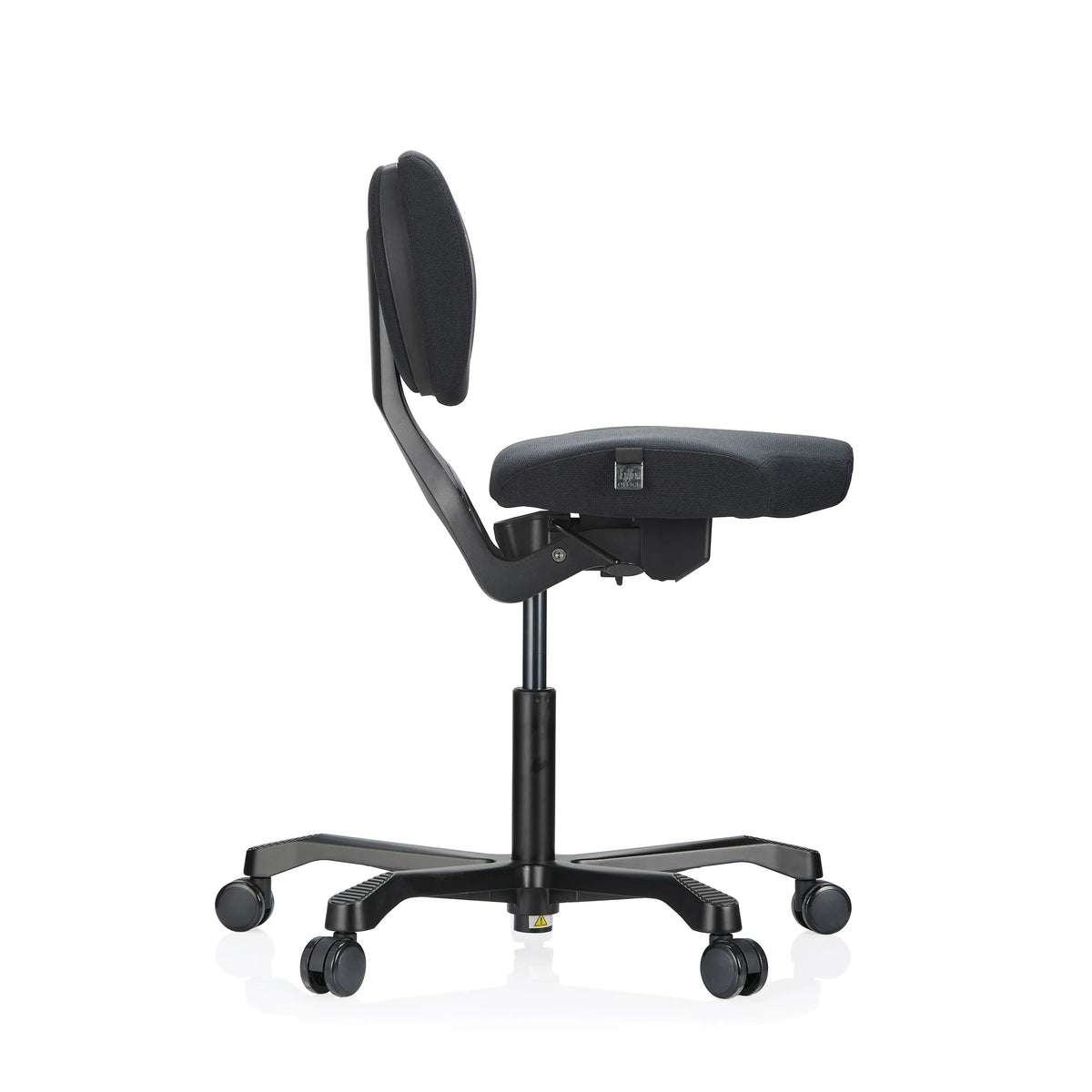 Vista lateral de la silla ergonómica de rodillas EvoShift en negro con base de ruedas y asiento acolchado de hjh OFFICE