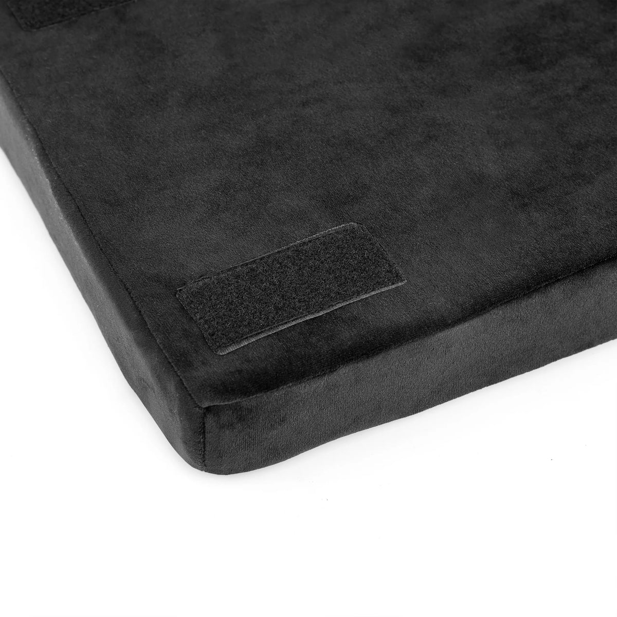 Detalle del cierre de velcro del reposapiés negro Podi Velvet 1 de hjh OFFICE