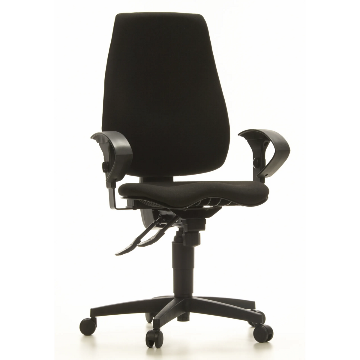 Silla de oficina profesional SYDNEY PRO negra con reposabrazos y base de cinco ruedas de Topstar – vista de 360° (vista frontal 20°)