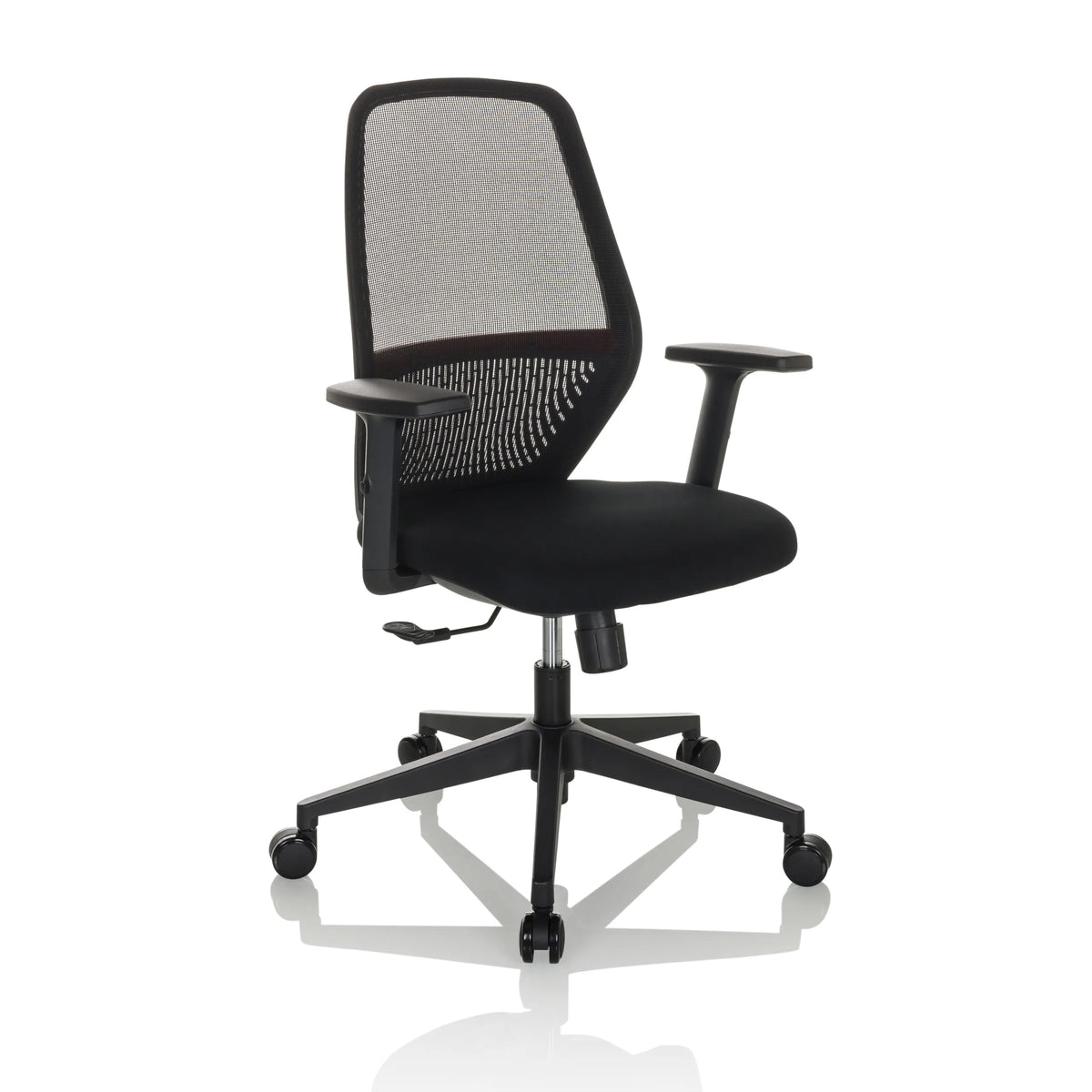 Silla de oficina profesional CARLOW I negra con respaldo de malla y base de cinco ruedas de hjh OFFICE – vista de 360° (vista frontal en diagonal 30°)
