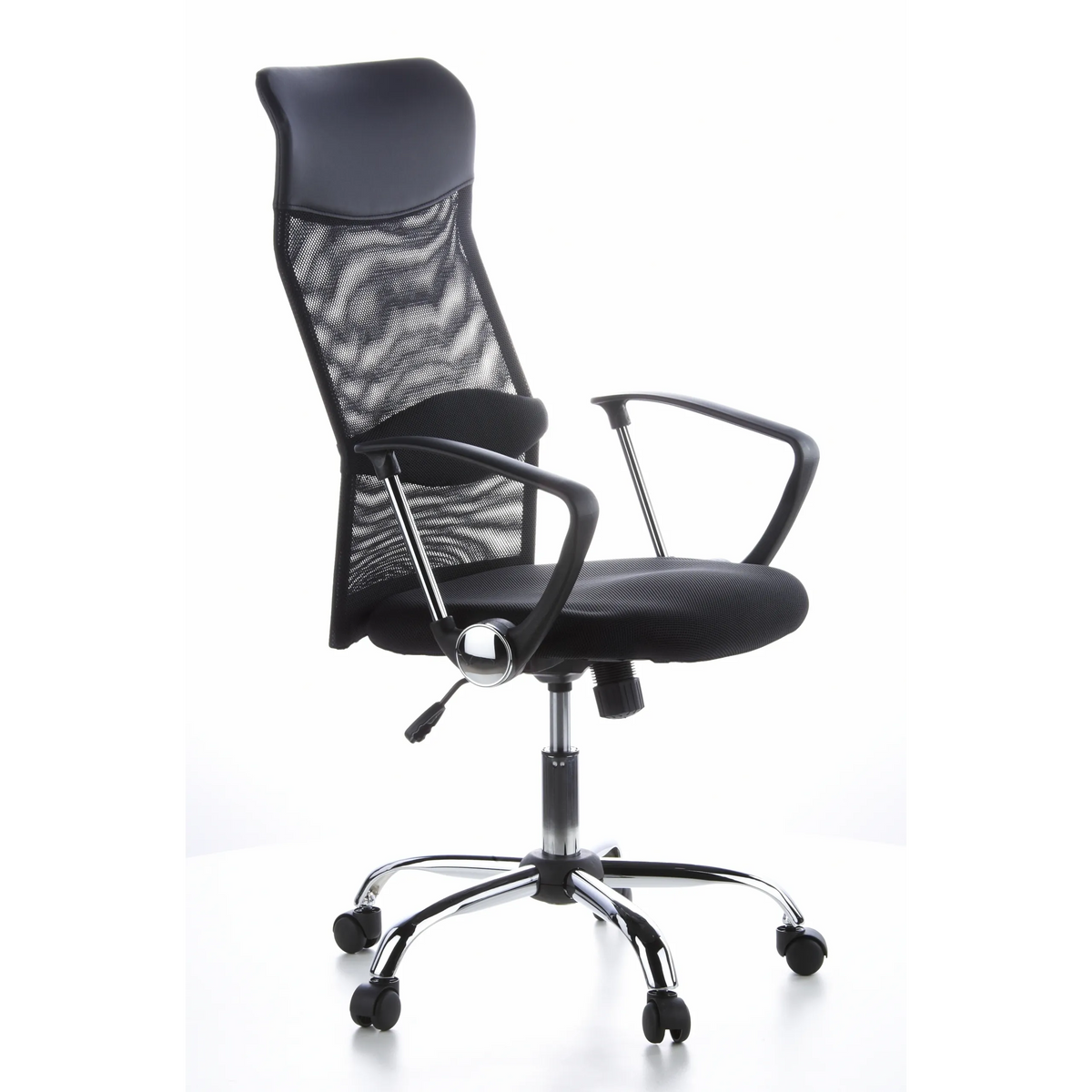 Sillón de oficina Home Office ARIA HIGH negro con respaldo de malla y base de cinco ruedas de hjh OFFICE – vista de 360° (vista frontal en diagonal 60°)