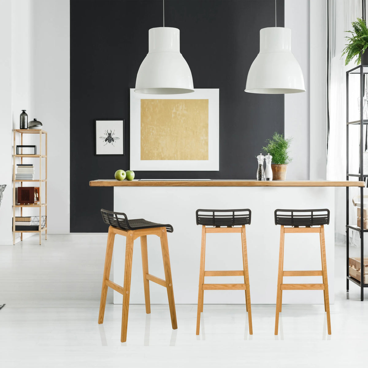 Tres taburetes de bar LONSO W con estructura de roble y asientos negros de hjh OFFICE
