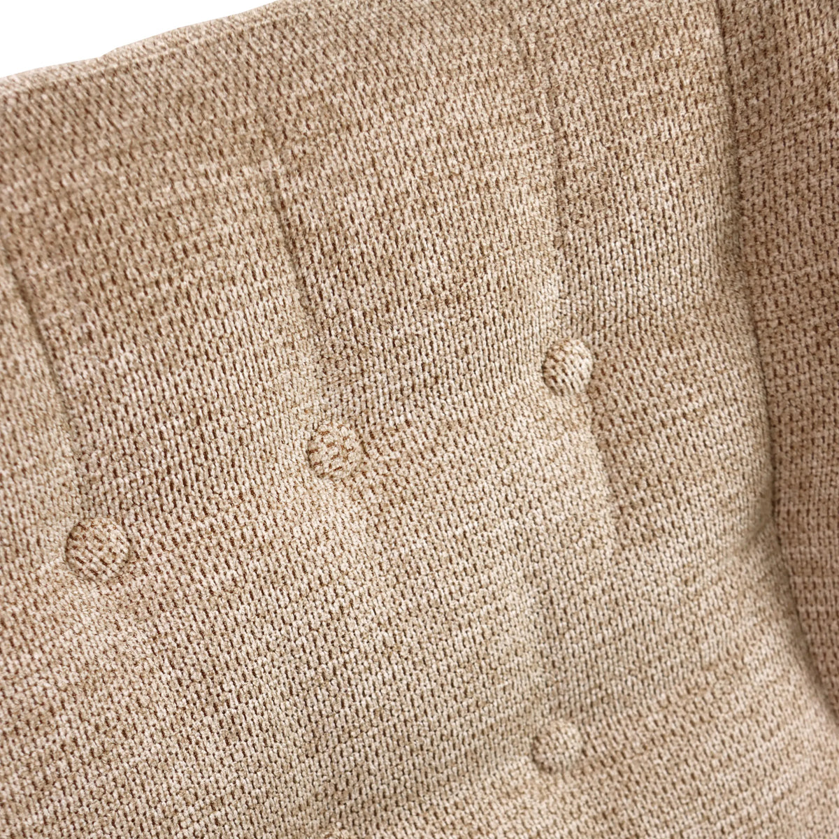 Tela tejida en color beige con capitoné del sillón tapizada HAVENIO de hjh LIVING