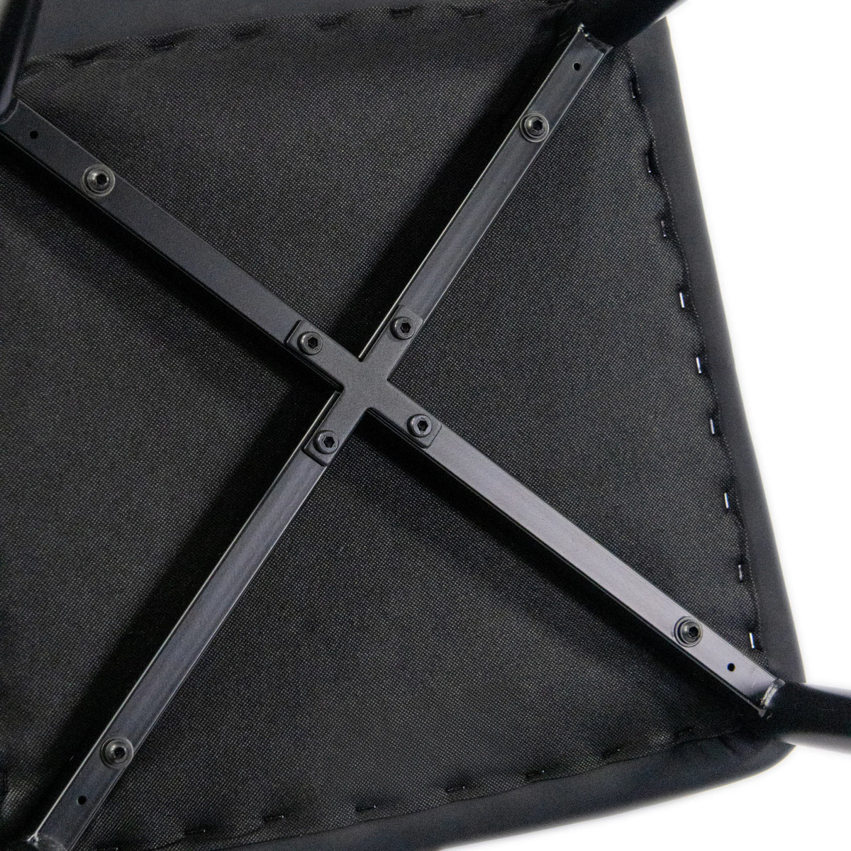 Estructura metálica en forma de cruz en la parte inferior de la Silla de comedor VISETO de hjh LIVING