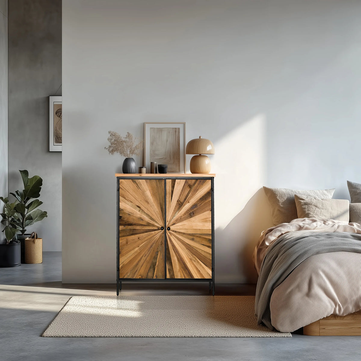 Cómoda SANTJAGO BLACK SUN XL en colores madera oscura con decoración en forma de estrella en los frontales de hjh LIVING
