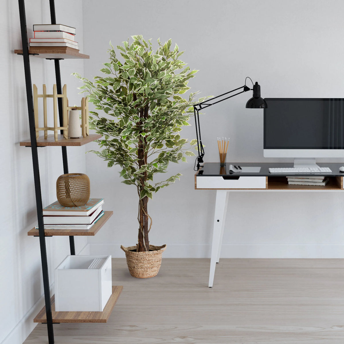 Planta artificial FICUS en verde con una cesta tejida como maceta de hjh OFFICE