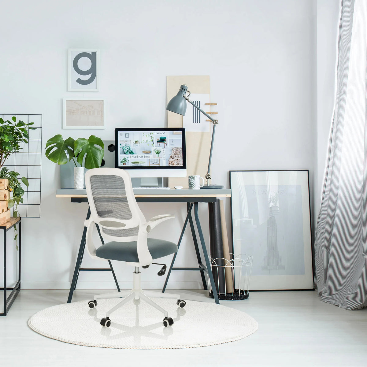 Silla Home Office MIKO W ECO en gris con respaldo de malla y reposabrazos blancos de hjh OFFICE