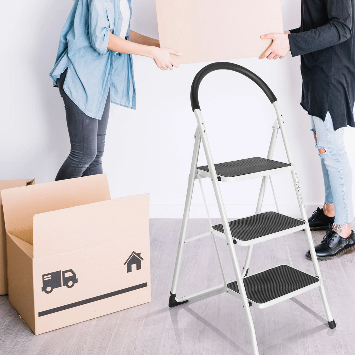 Escalera plegable blanca SOLID W2 con tres peldaños y asa de seguridad negra de hjh OFFICE