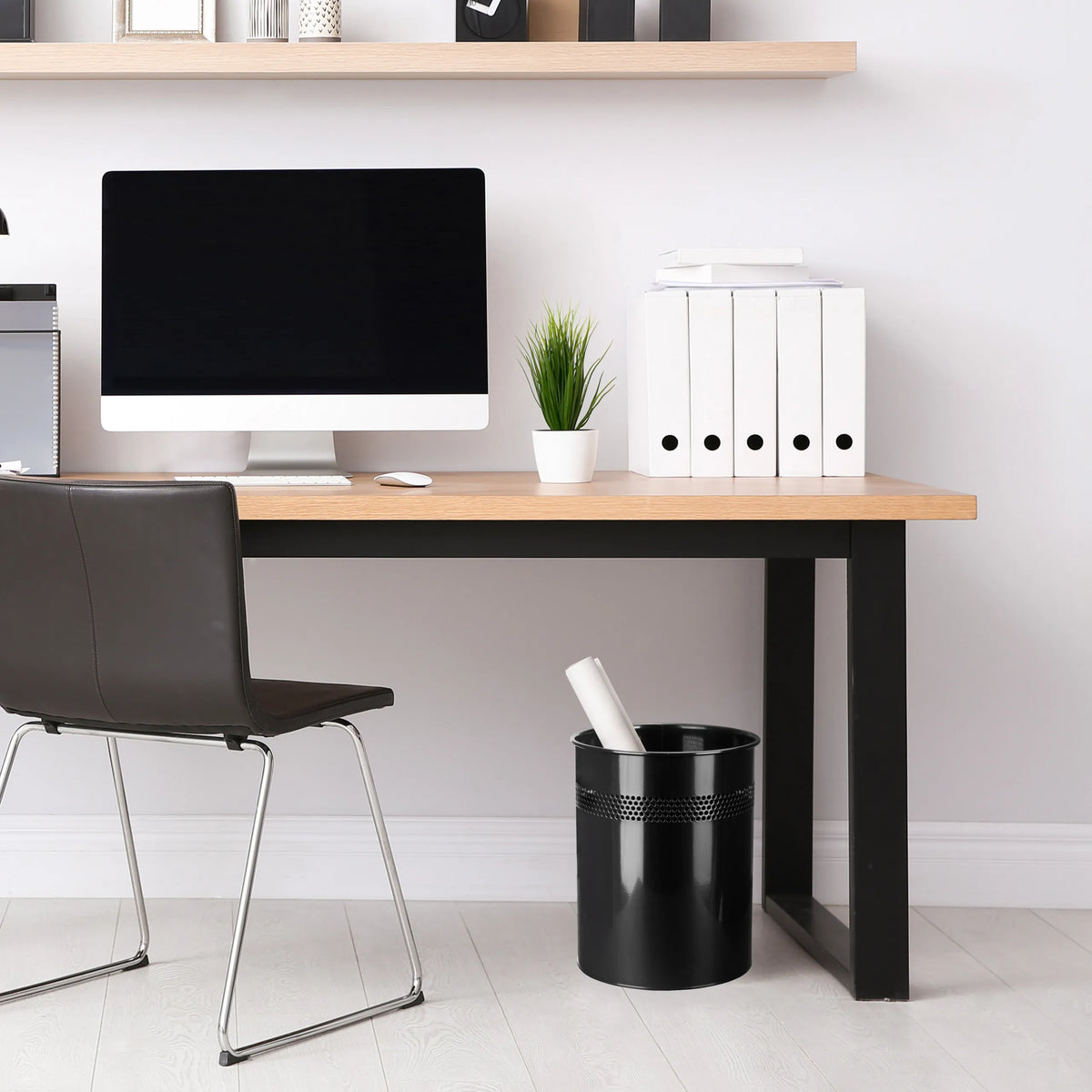 Papelera negra CLEAN III con capacidad de 15 litros de hjh OFFICE