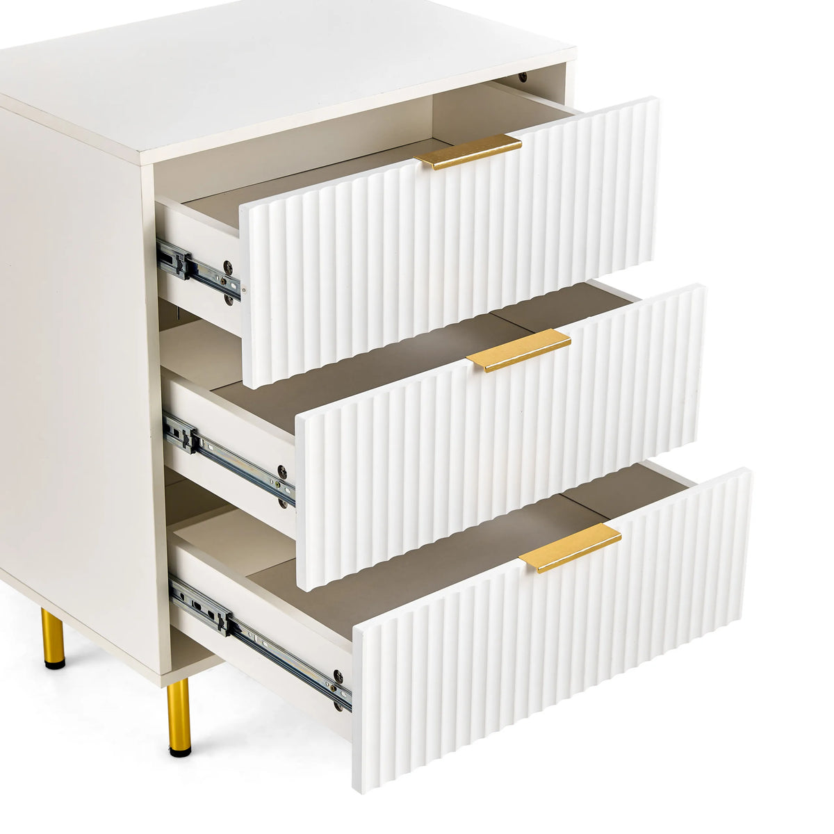 Cajones abiertos con diseño frontal acanalado de la cómoda Hjelle K en blanco con tiradores dorados de hjh LIVING