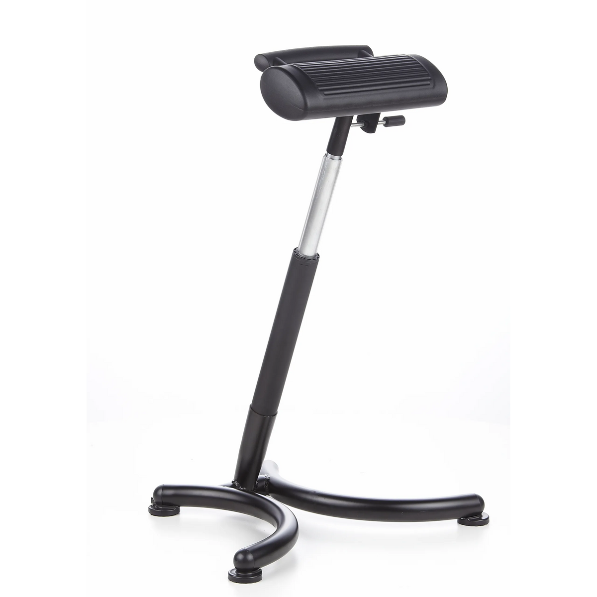 Asiento de pie TOP WORK 30 negro con asiento acolchado y base de cuatro patas de hjh OFFICE – vista de 360° (vista frontal en diagonal 40°)