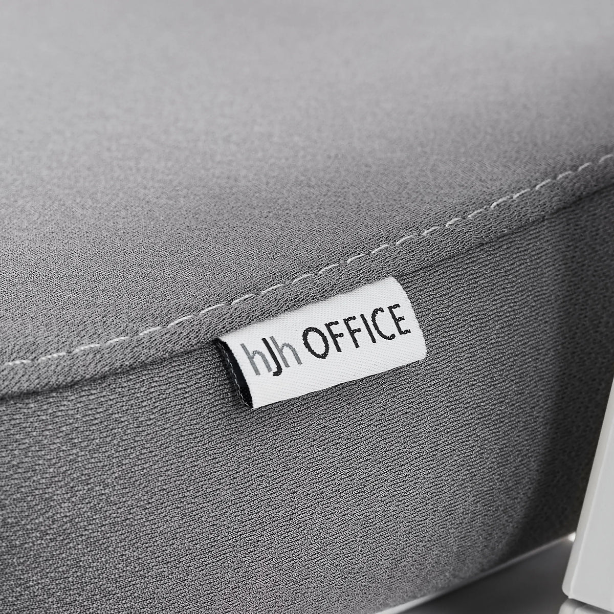 Etiqueta de marca en el tapizado de tela gris de la silla de oficina profesional Ergomy WF 2 de hjh OFFICE