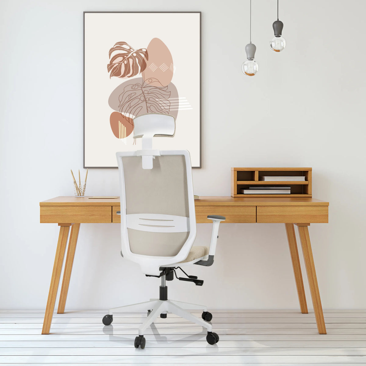 Silla de oficina profesional PROFONDO PRO W en color beige con reposacabezas y reposabrazos frente a un escritorio de hjh OFFICE