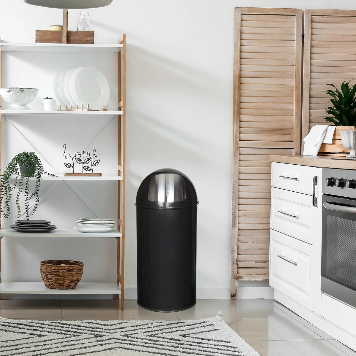 Papelera negra PUSH 50L con capacidad de 50 litros y tapa plateada de hjh OFFICE