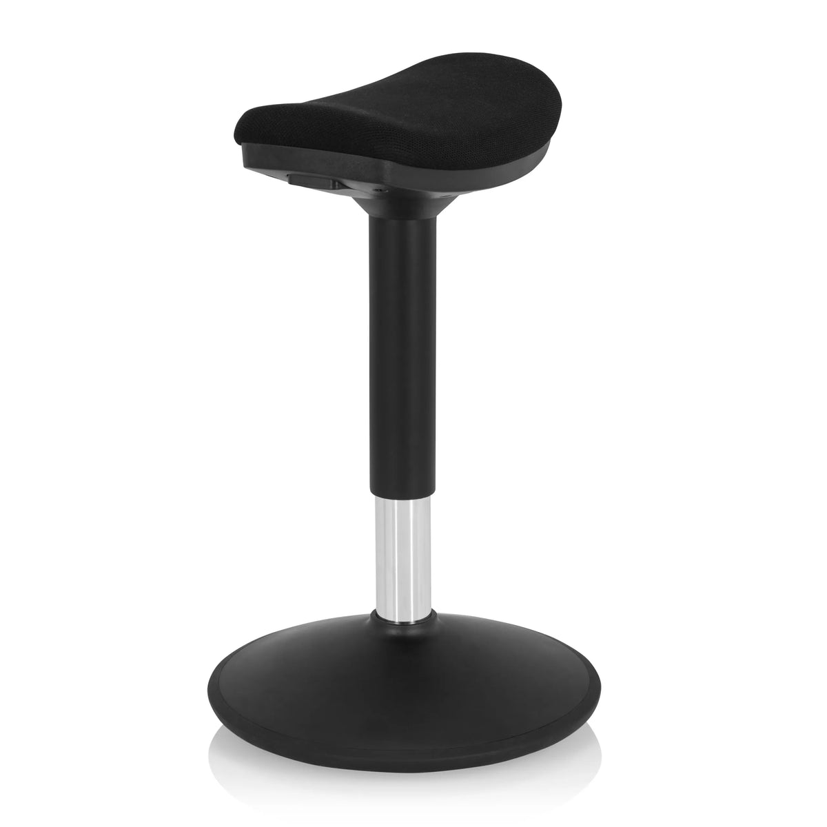 Asiento de pie BALANCE SIT I B negro con asiento curvo y base redonda de hjh OFFICE – vista de 360° (vista frontal en diagonal 60°)