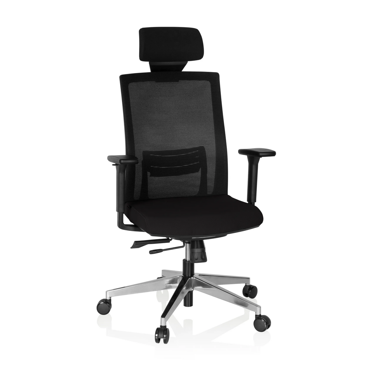 Sillón de oficina profesional CAPTIVA negro con respaldo de malla, reposacabezas y base de cinco ruedas de hjh OFFICE – vista de 360° (vista frontal 20°)