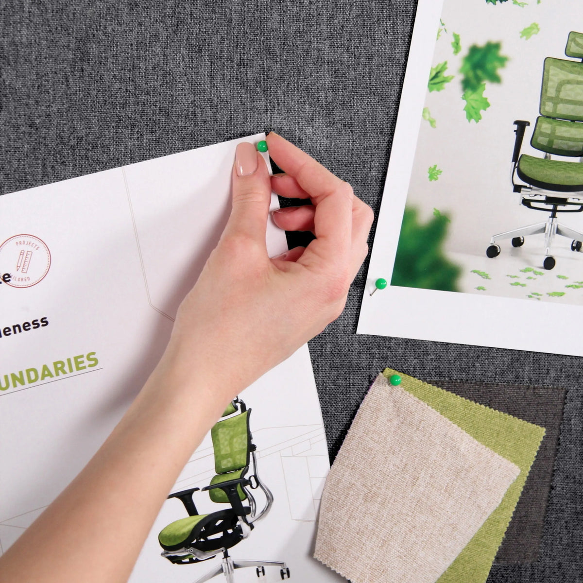 Muestras de tela y diseños delante del separador gris oscuro FLEXMIUT de hjh OFFICE
