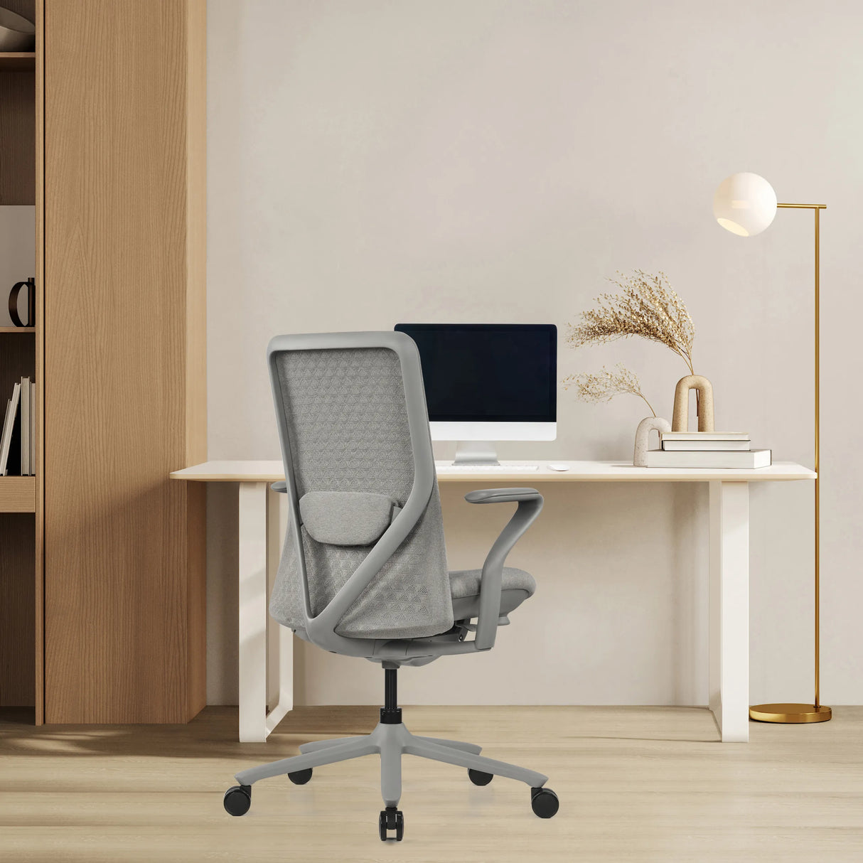 Silla alta gama VERVIO gris con respaldo de malla y reposabrazos de hjh OFFICE