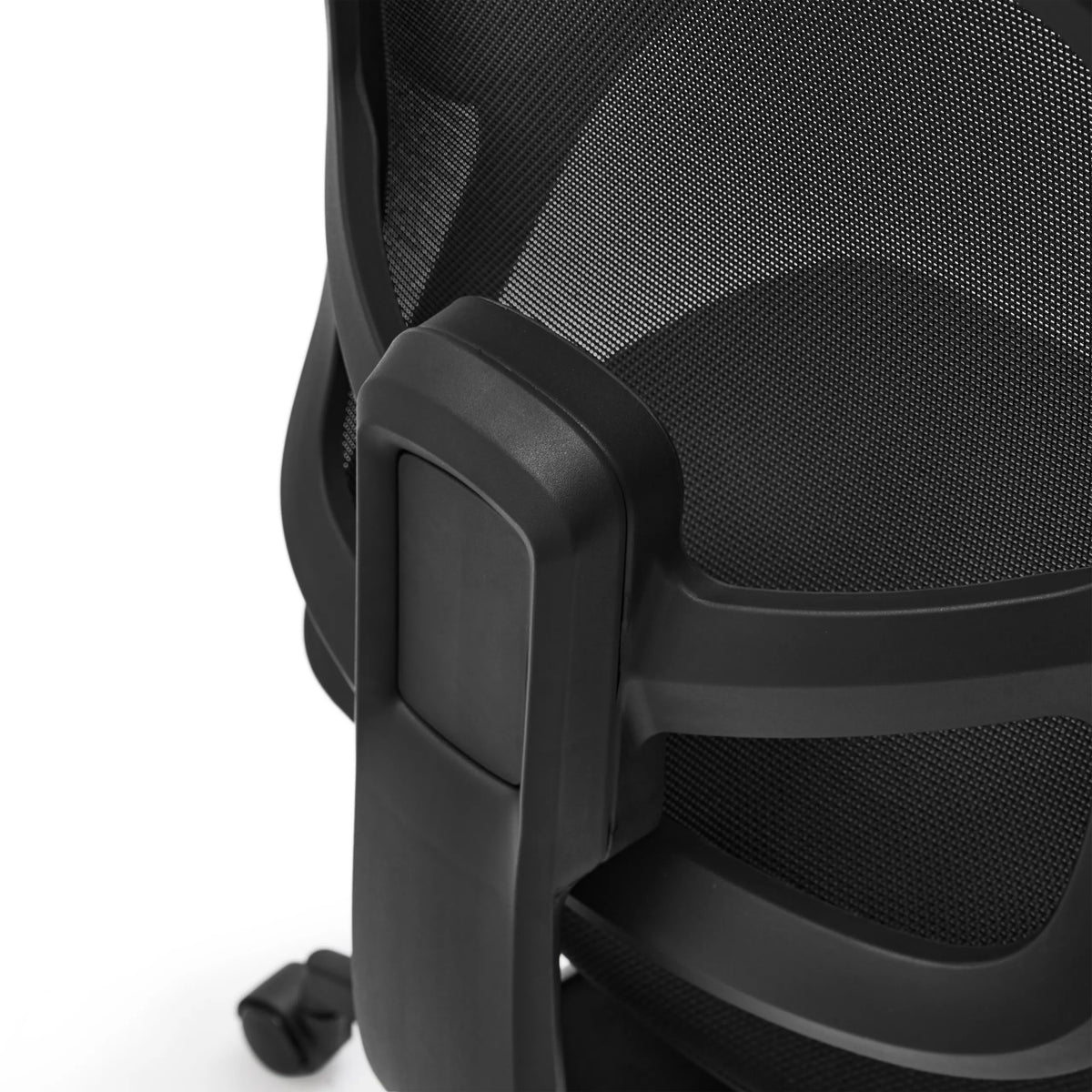 Soporte lateral de plástico y respaldo de malla de la Silla Home Office Malio en color negro de hjh OFFICE