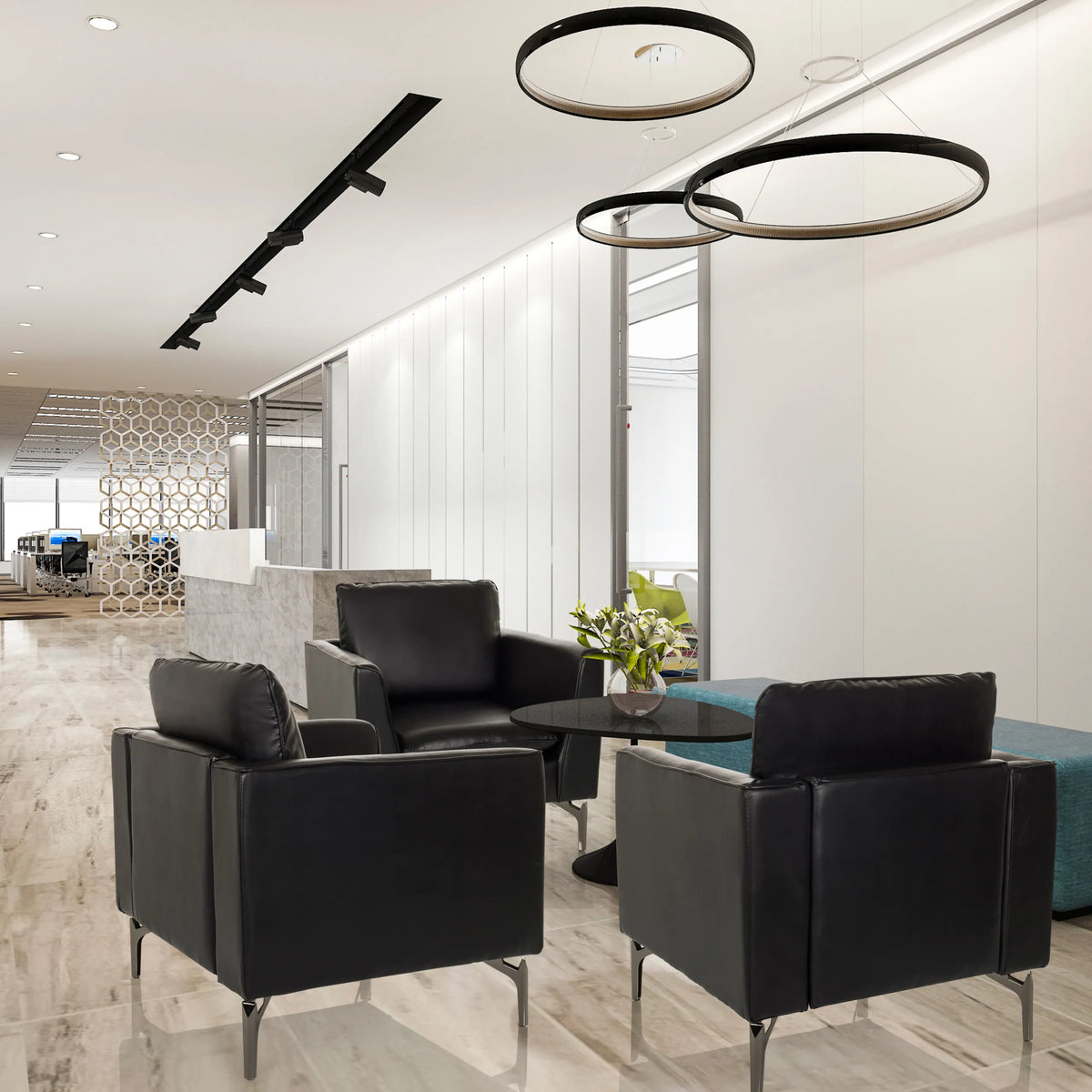 Tres sillones de diseño BAVERO negros de cuero sintético en una zona de descanso de oficina moderna de hjh OFFICE