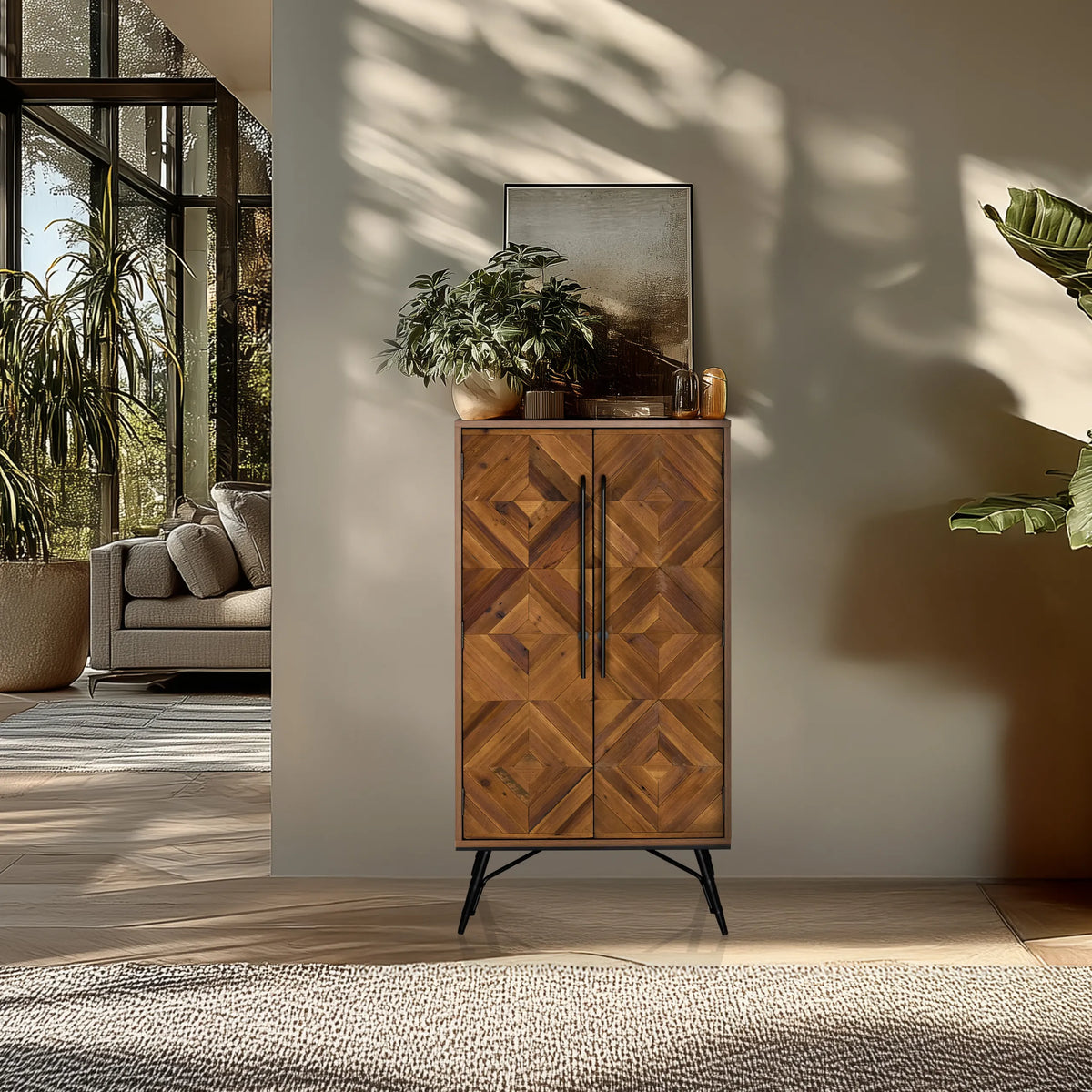 Cómoda SANTJAGO WOOD HIGH en tonos de madera marrón oscuro con frente de patrón de rombos y tiradores negros de hjh LIVING