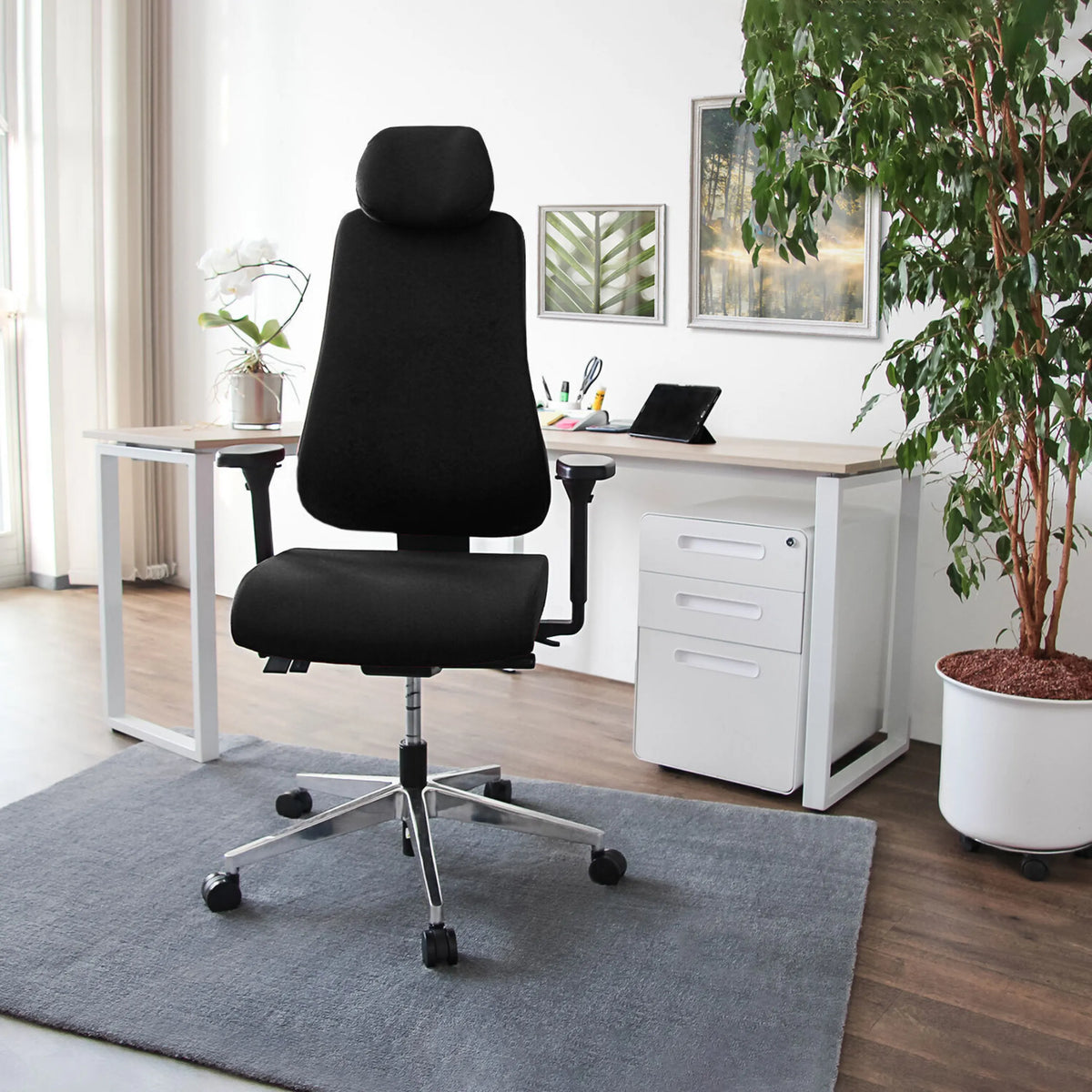 Silla de oficina profesional PRO-TEC 400 negra con reposacabezas y reposabrazos ajustables de hjh OFFICE