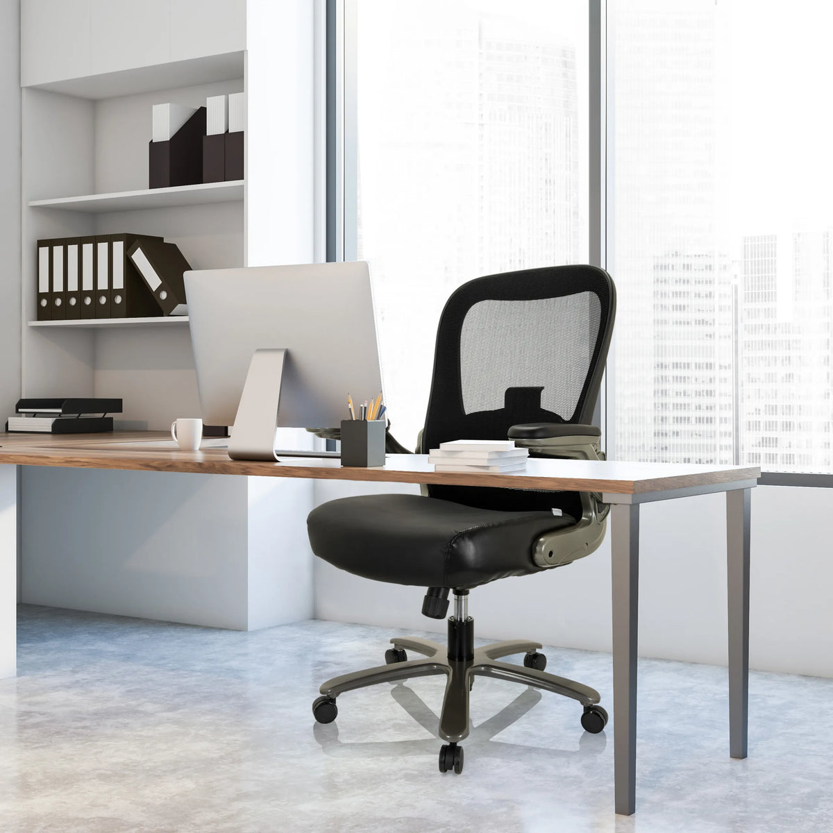 Silla giratoria XXL INSTRUCTOR T I en negro con asiento de cuero y respaldo de malla de hjh OFFICE