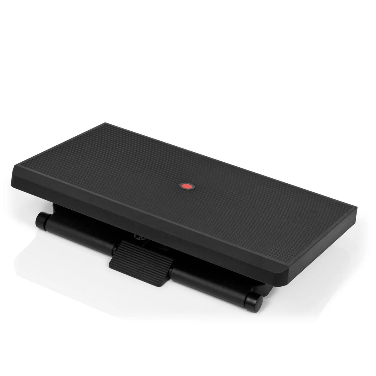 Reposapiés PIEDINO STRIPE PRO negro con superficie acanalada y botón rojo de hjh OFFICE – vista de 360° (vista frontal en diagonal 31°)