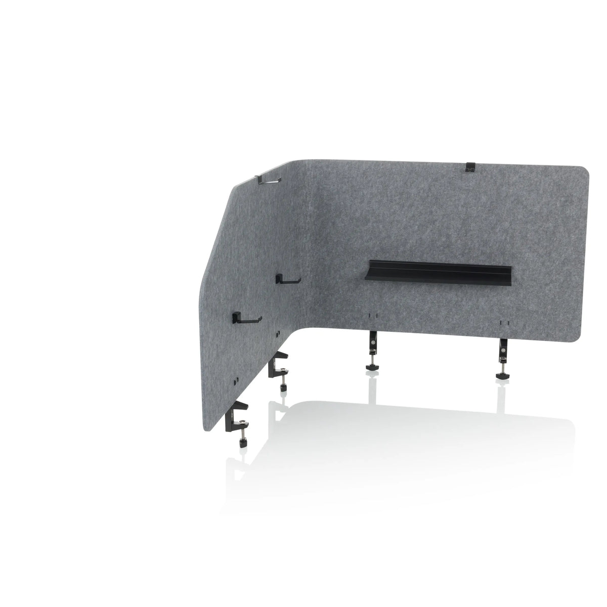 Separador de mesa FLEXMIUT T TOP gris con estante integrado y pinzas de fijación de hjh OFFICE – vista de 360° (vista frontal en diagonal 30°)
