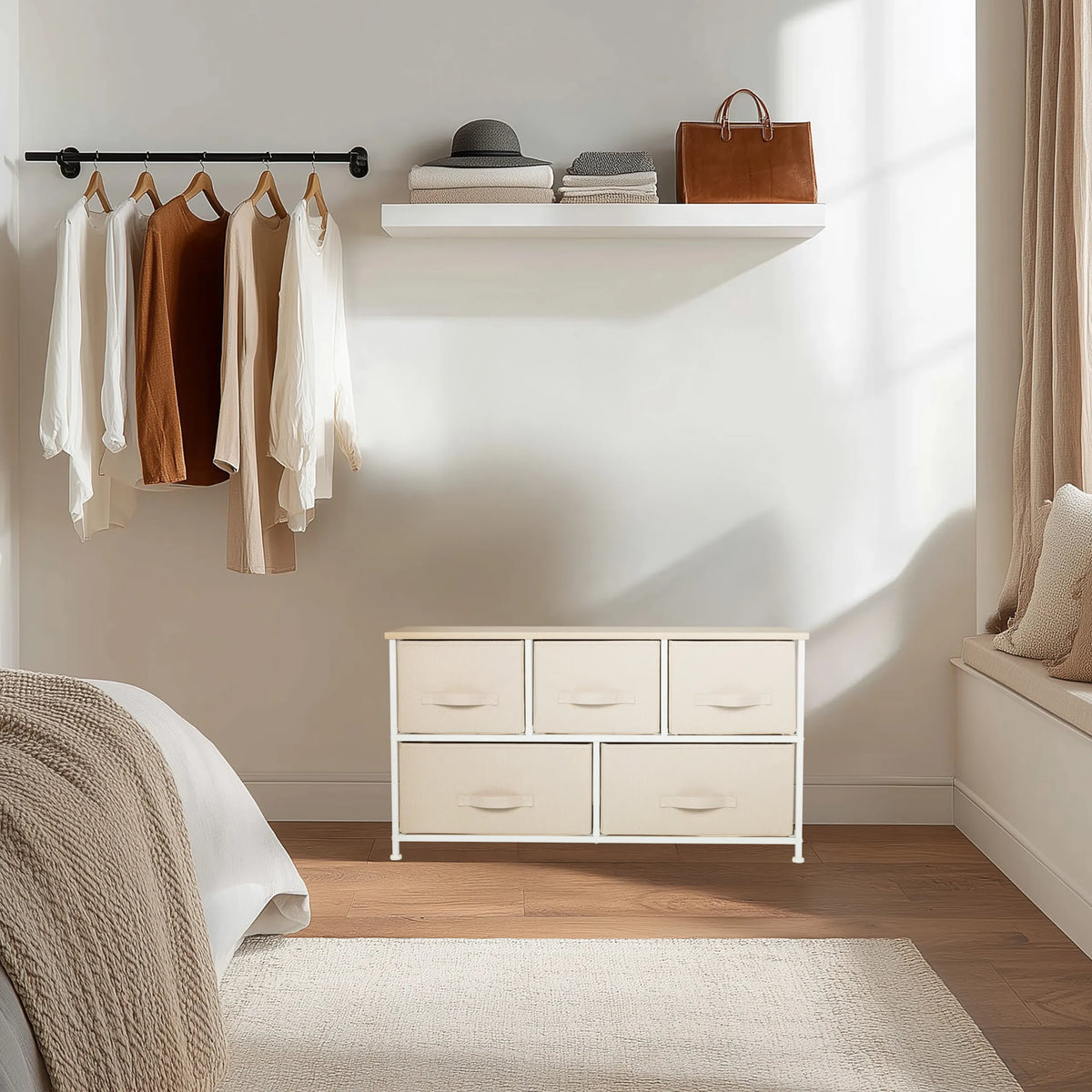 Cómoda beige FOLDAR con cinco cajones y tiradores sencillos de hjh LIVING