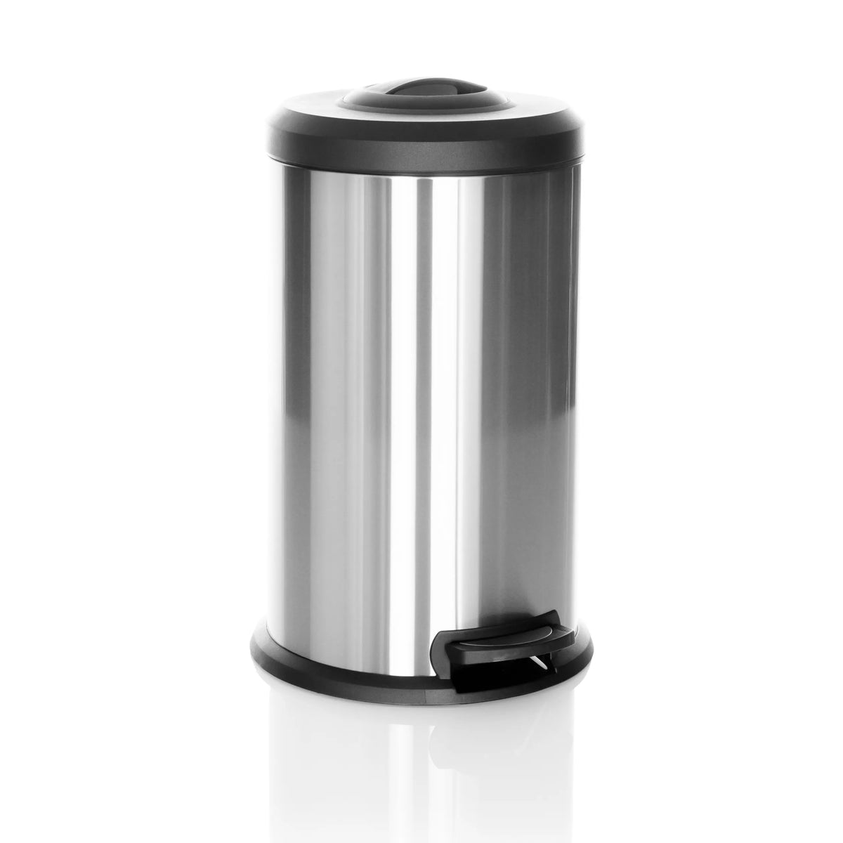 Papelera CLEAN X plateada con tapa negra y pedal de hjh OFFICE – vista de 360° (vista frontal en diagonal 30°)