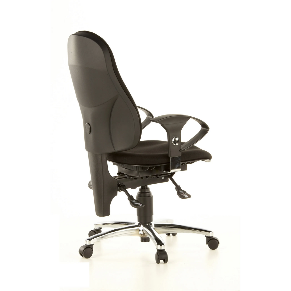 Silla de oficina profesional SITNESS 10 negra con reposabrazos y base de cinco ruedas de Topstar – vista de 360° (vista trasera en diagonal 120°)