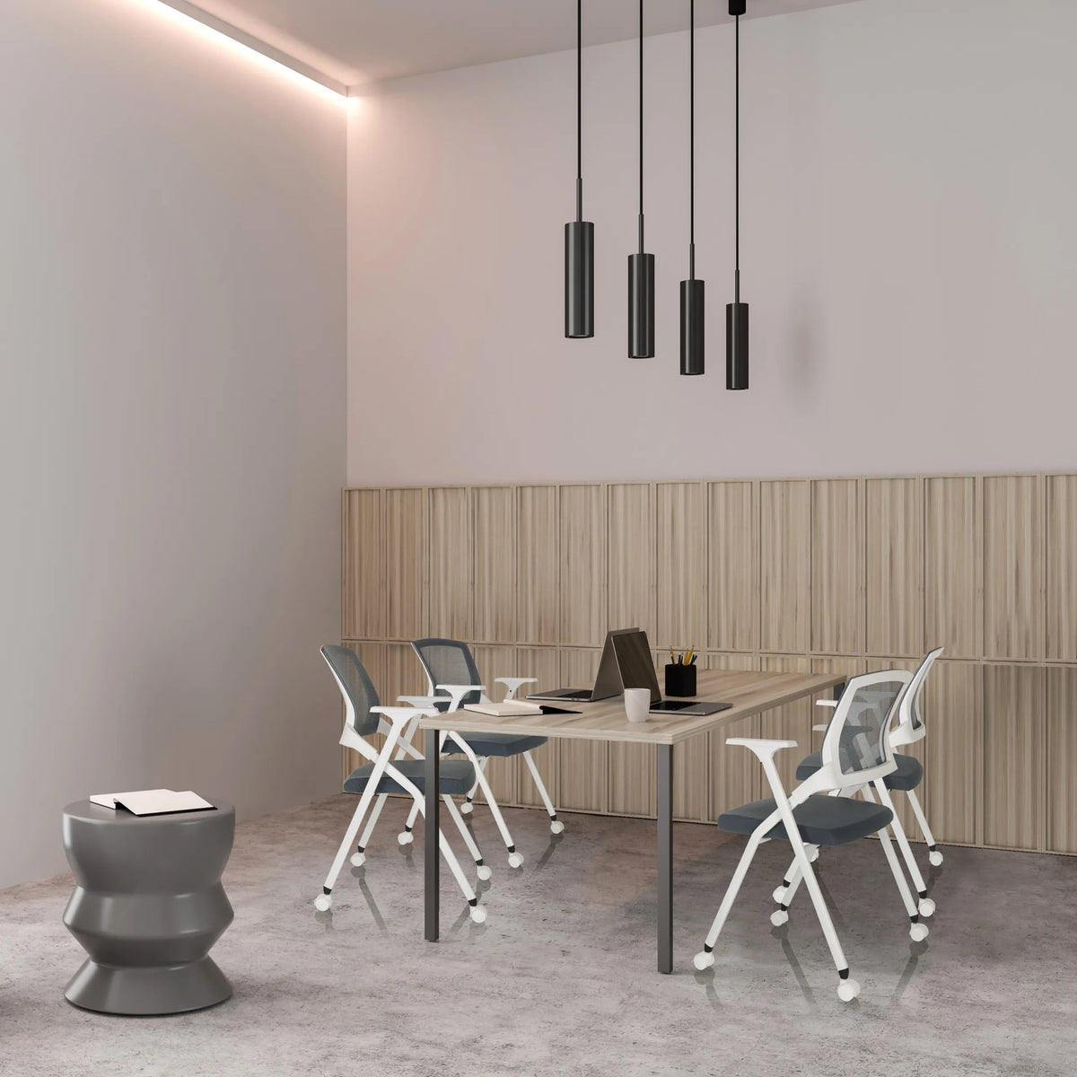 Sillas plegables PRIORITY II W grises con estructuras blancas en una mesa de reuniones clara de hjh OFFICE