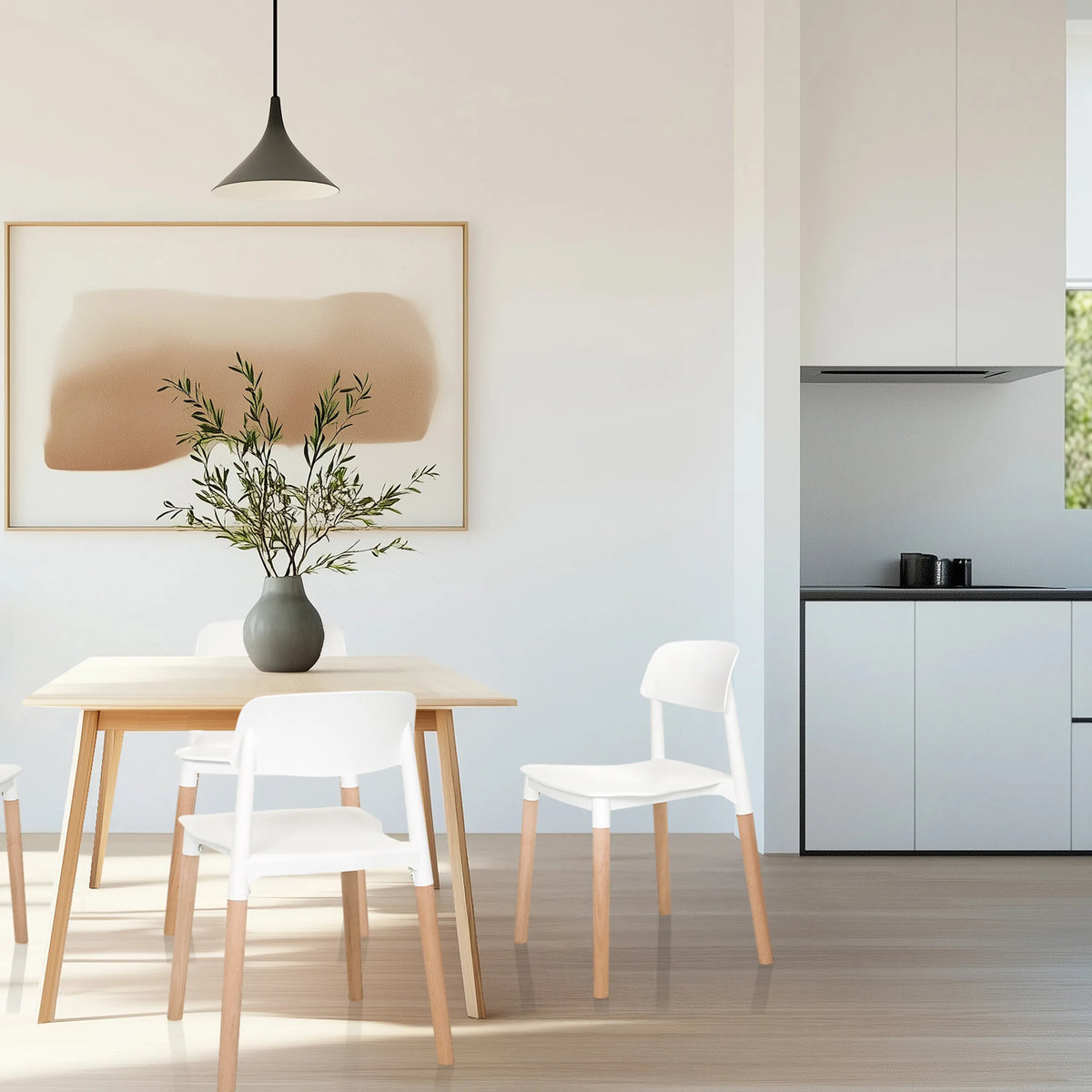 Silla de cuatro patas SCANDI E en blanco con patas de madera clara en un comedor de hjh LIVING