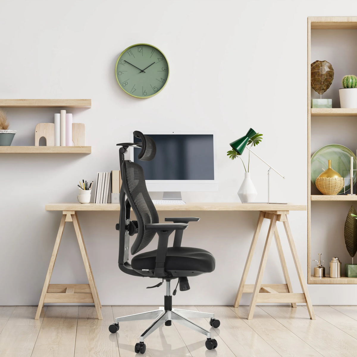 Silla alta gama CASSILIS B negra con respaldo de malla y reposacabezas de hjh OFFICE