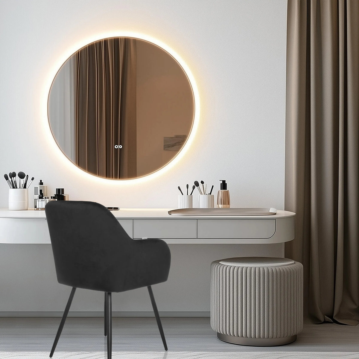 Silla de comedor negra CHARVELLE delante de un tocador blanco con espejo redondo y un taburete de hjh LIVING