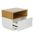 Cajón abierto de la mesa auxiliar MELMO en blanco y roble de hjh LIVING