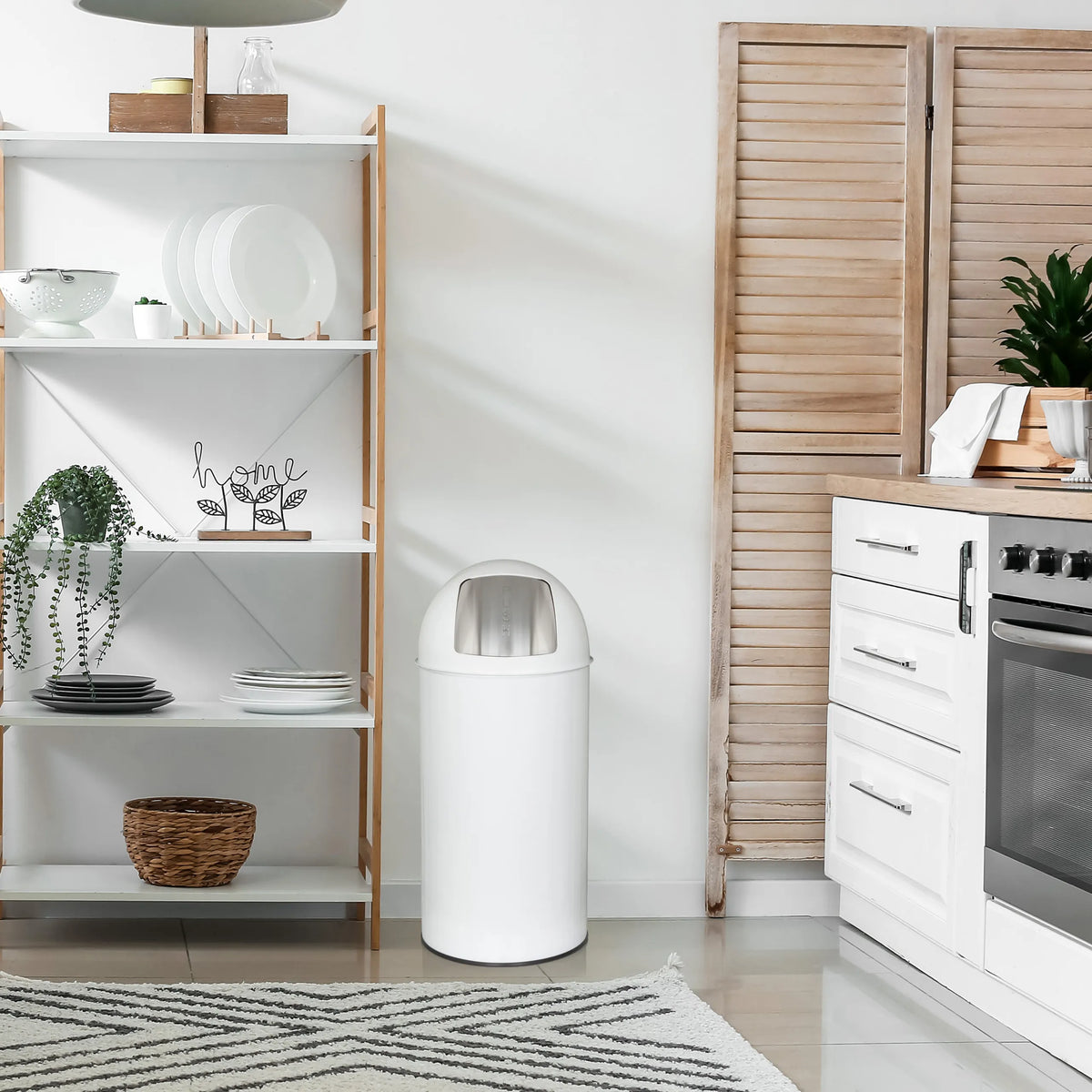 Papelera PUSH 35L blanca con capacidad de 35 litros y tapa plateada de hjh OFFICE