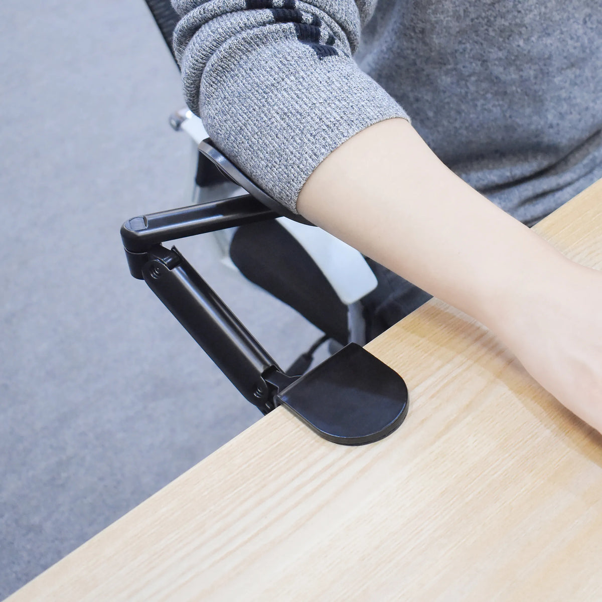 Apoyabrazos RELEX RT1 negro para una silla de oficina con mecanismo articulado de hjh OFFICE