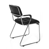 Silla de confidente negra ZANTA con costuras cuadradas y estructura cromada de hjh OFFICE – vista de 360° (vista trasera en diagonal 120°)