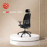 Silla de oficina profesional Skandis Pro negra con reposacabezas y reposabrazos sobre un podio blanco de hjh OFFICE